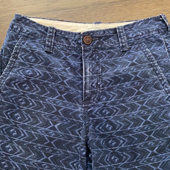 Size 14 Abercrombie boys front flat shorts - Picture 4 of 4